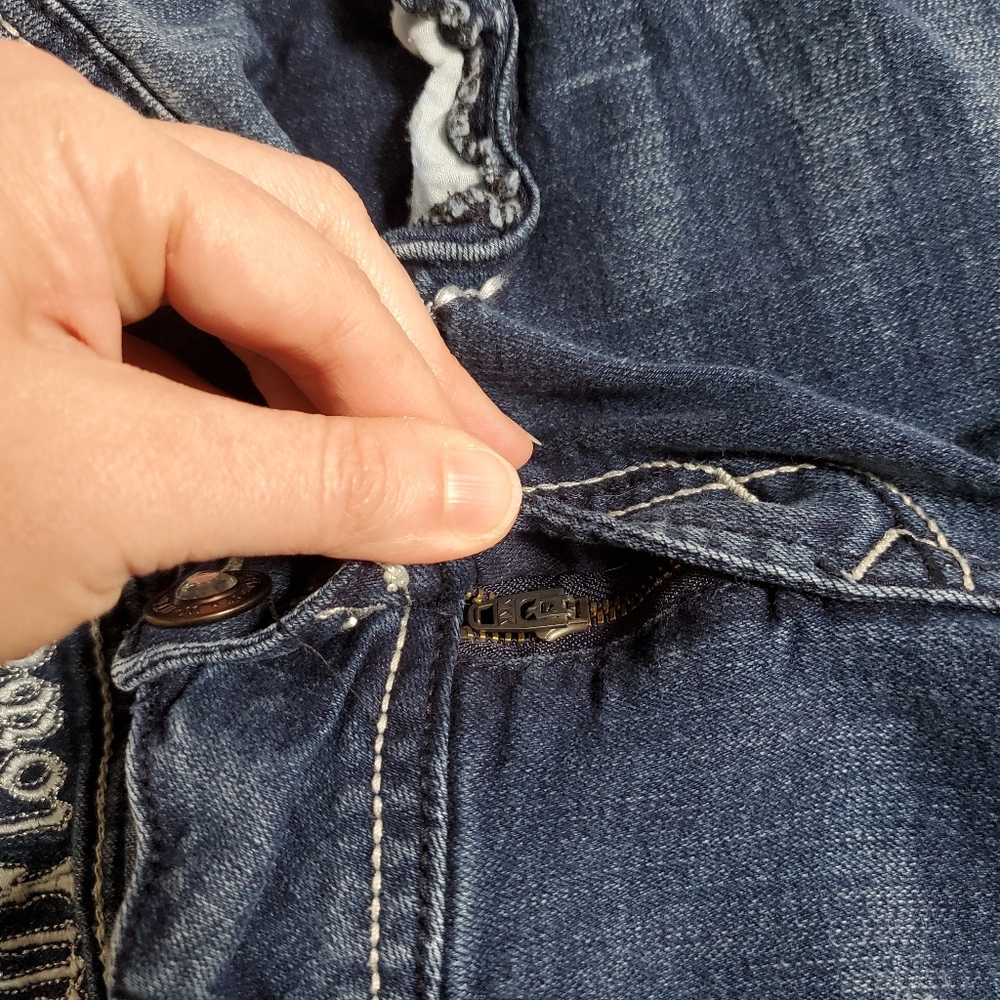Wallflower Embellished Jean Capris - Picture 8 of 10